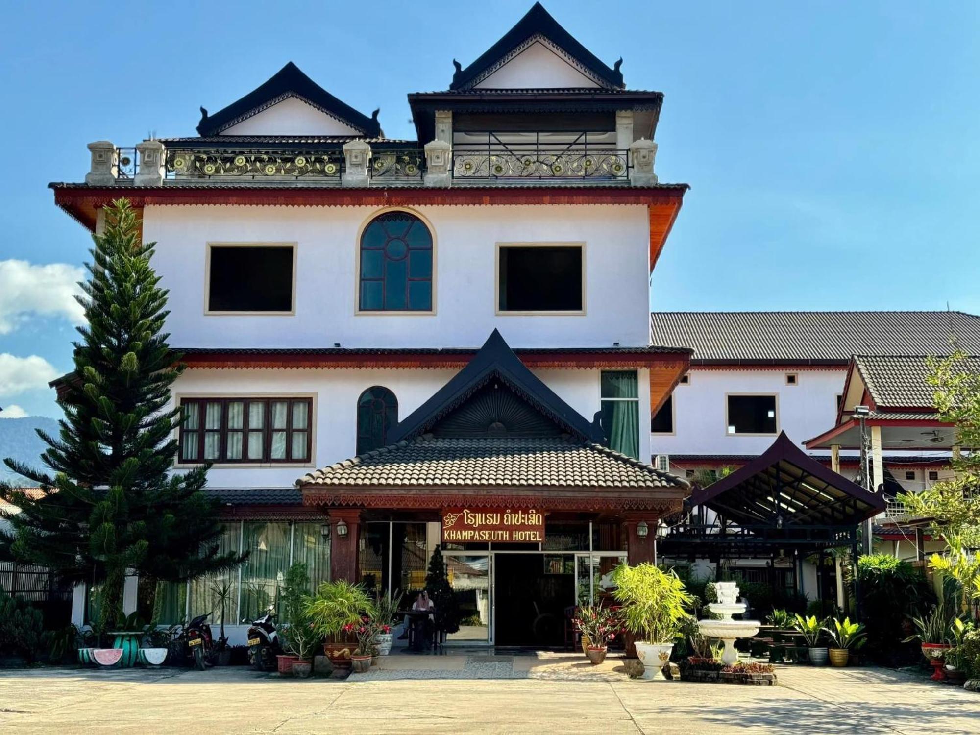 Khampaseuth Hotel Ванг-Виенг Экстерьер фото